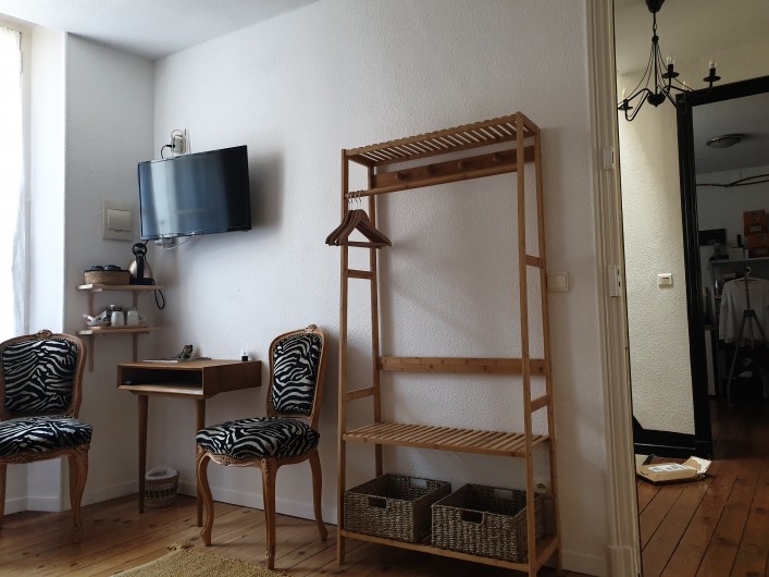 Location de vacances - Chambre d'hôtes à Tautavel - Chambre triple Cerdagne - Coin Bureau penderie