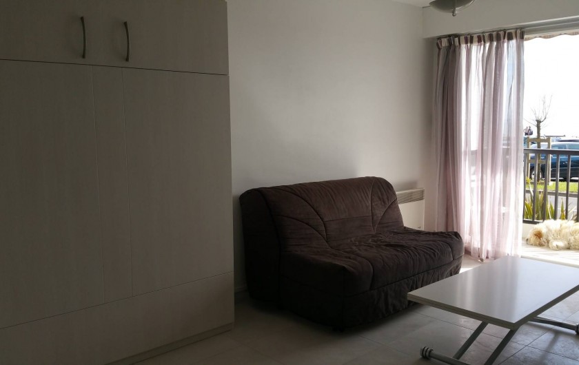 Location de vacances - Studio à Saint-Jean-de-Monts - lit armoire et canapé lit