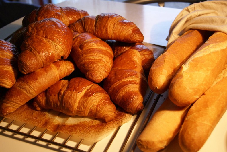 Location de vacances - Chambre d'hôtes à Soubran - Domaine la Fontaine petit déjeuner
