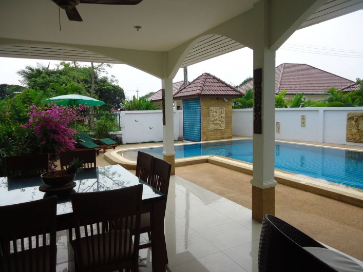 Location de vacances - Maison - Villa à Phe - Dinner room & swimming pool