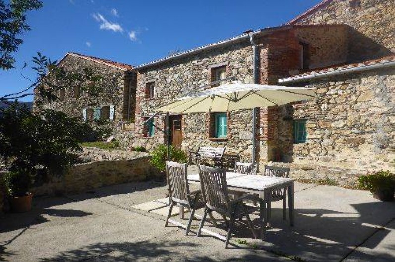 Location de vacances - Gîte à Prats-de-Mollo-la-Preste - Le Camelia avec terrasse.