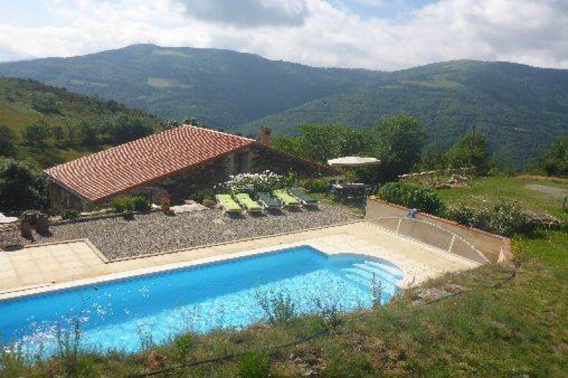 Location de vacances - Gîte à Prats-de-Mollo-la-Preste - Piscine avec des vues panoramiques.