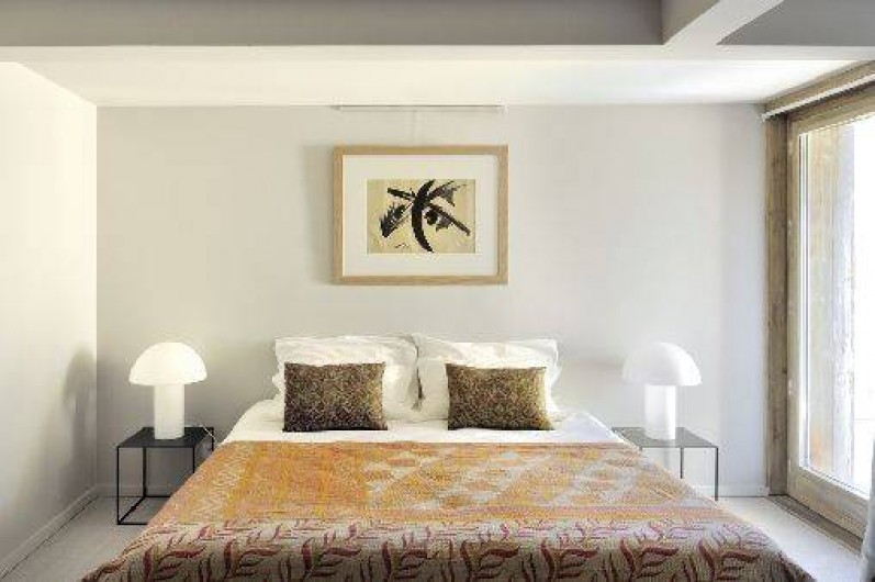 Location de vacances - Chalet à Saint-Martin-de-Belleville - Détail de la chambre master avec sa terrasse.