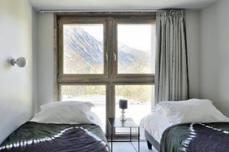 Location de vacances - Chalet à Saint-Martin-de-Belleville - Détail d'une chambre simple ou double.