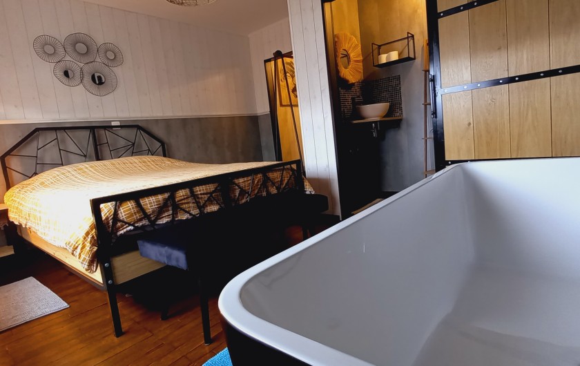 Location de vacances - Gîte à Houffalize - Chambre 2 avec bain dans la chambre
