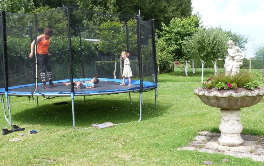 Location de vacances - Gîte à Tours-en-Vimeu - le trampoline