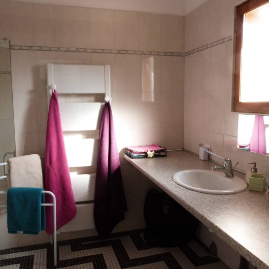 Location de vacances - Gîte à Tours-en-Vimeu - salle de bain RDC avec WC