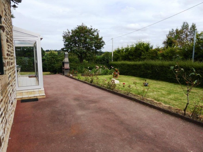 Location de vacances - Gîte à Louvigné-du-Désert - Cour possibilité garer 3 voitures