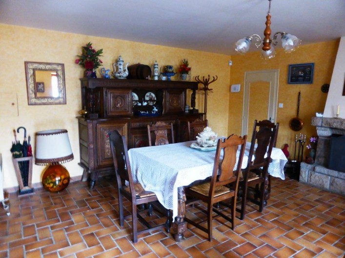 Location de vacances - Gîte à Louvigné-du-Désert - Salle avec Cheminée TV écran plat, Home-cinéma, Hifi.