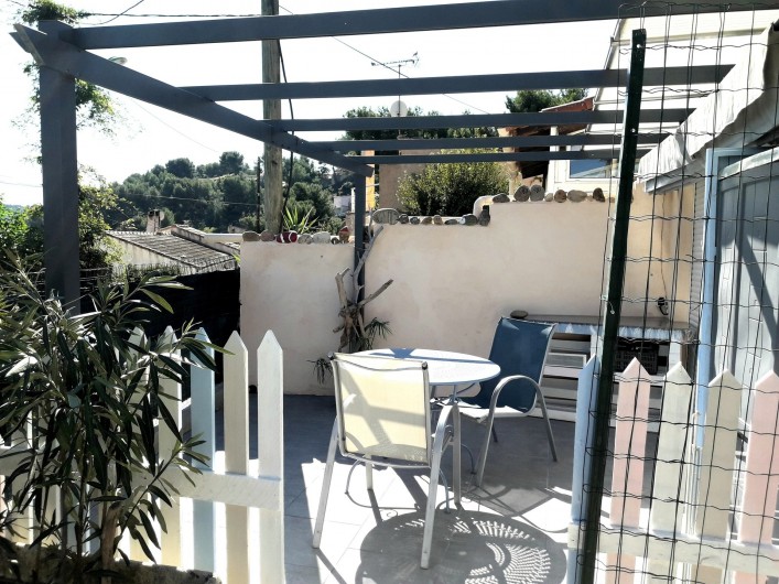 Location de vacances - Maison - Villa à Istres - la terrasse Est -sud avec store