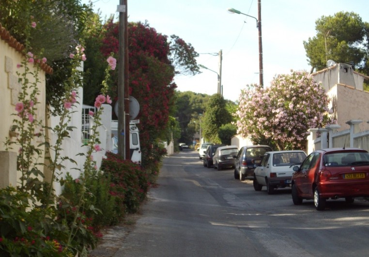 Location de vacances - Maison - Villa à Istres - la rue devant le studio