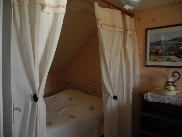 Location de vacances - Gîte à Planguenoual - 1 chambre avec un lit 140 cm et un lit de coin en 120cm