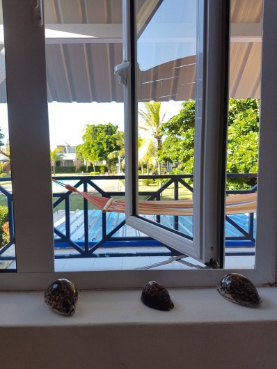 Location de vacances - Maison - Villa à Grand Baie - Fenêtre et vue depuis chambre 1