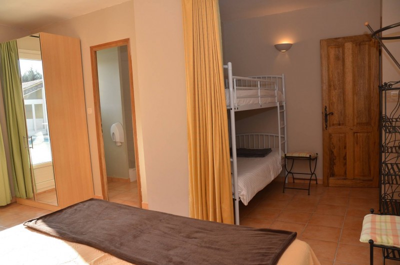 Location de vacances - Chambre d'hôtes à Vacquières - Chambre familiale "Été", coin enfants