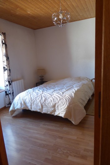 Location de vacances - Appartement à Embrun - Lit double dans la chambre, draps fournis