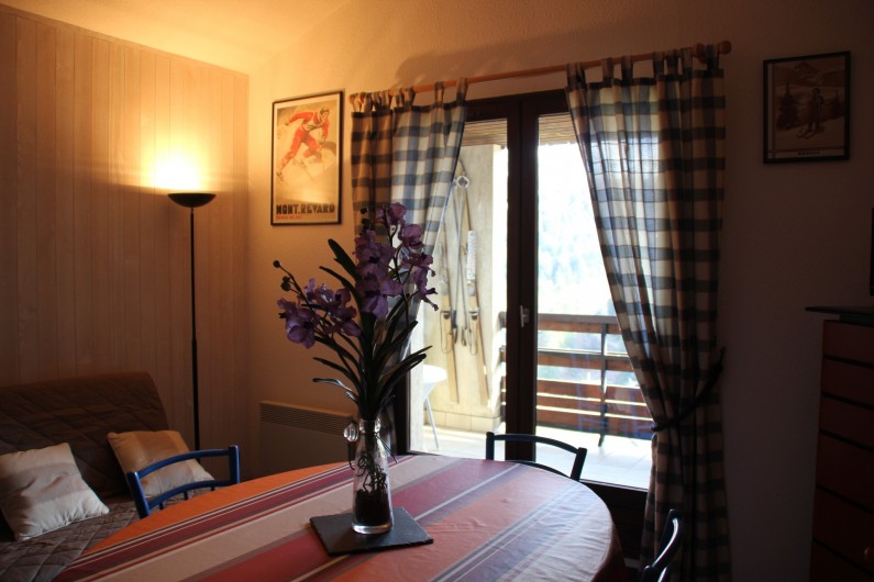 Location de vacances - Appartement à Super Lioran - Salon cuisine balcon