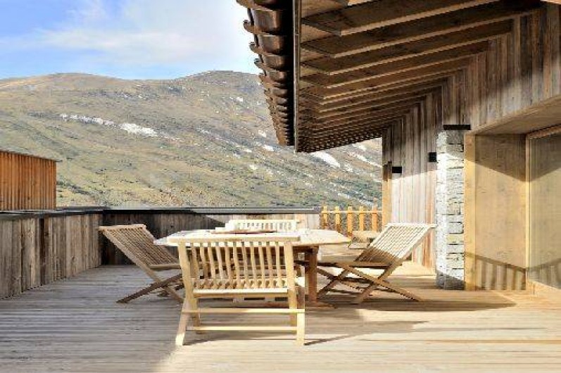 Location de vacances - Chalet à Saint-Martin-de-Belleville - Terrasse avec vue sur la montagne.