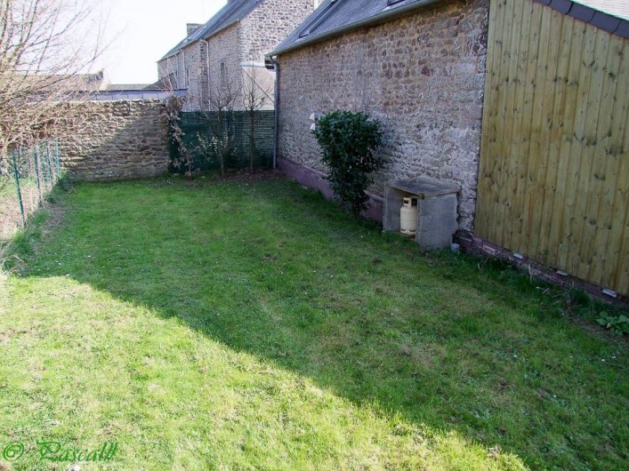 Location de vacances - Gîte à Pleudihen-sur-Rance - Plantes aromatique
d' Avril à Novembre
Persil, ciboulette, 
1 laurier sauce