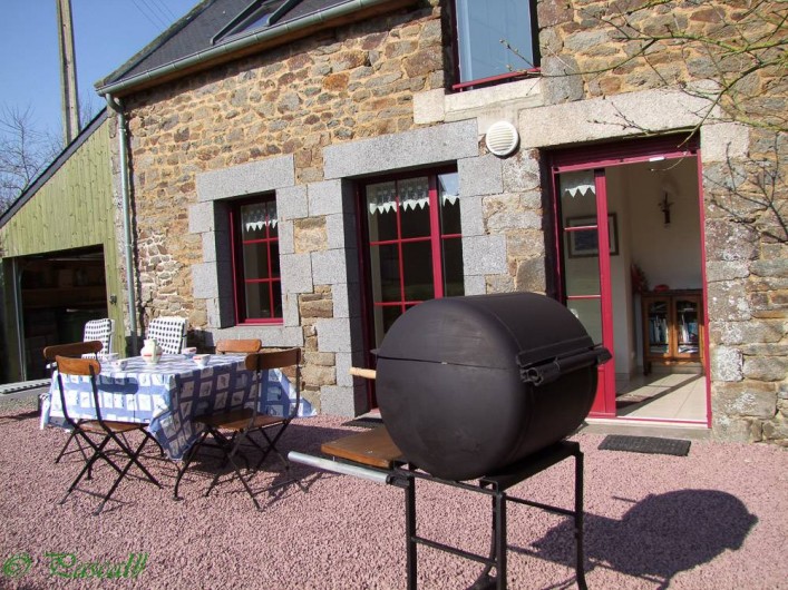 Location de vacances - Gîte à Pleudihen-sur-Rance - Barbecue
Salon de jardin