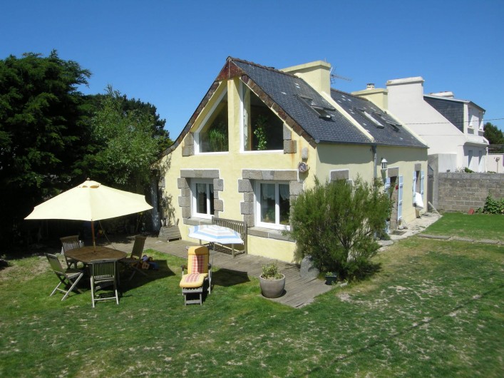Location de vacances - Villa à Portsall - 90 m2 maison de pêcheur, 1600m2 de terrain  arboré, jeux enfants.