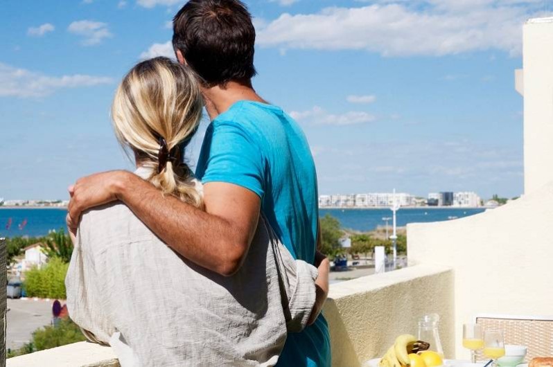 Location de vacances - Appartement à Le Grau-du-Roi - Les balcons du second étage avec vue sur mer