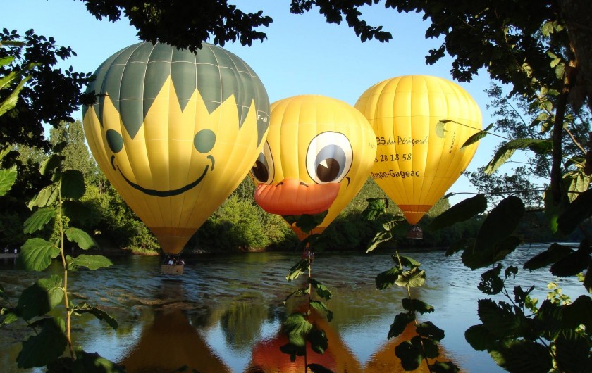 La Dordogne en canoés ou en ballon vecteur idéal pour découvrir la région