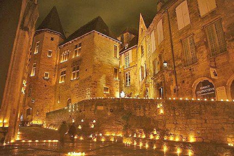 Location de vacances - Villa à Simeyrols - à 10 mn de Sarlat, éclairé à la bougies pdt les  journées du patrimoine