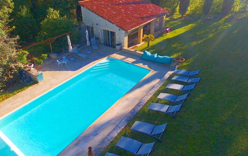 Location de vacances - Villa à Simeyrols - Piscine/Spa au sel 5x12m chauffée 28>32°C 15/4>30/9  & Pool-House