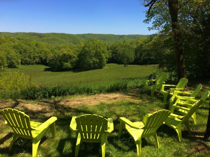 Location de vacances - Villa à Simeyrols - Maison sur une colline avec vue sur une jolie combe aux biches