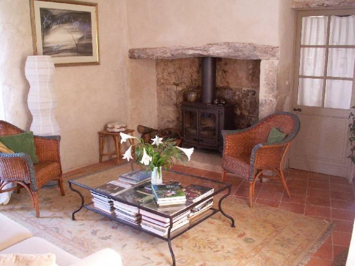 Location de vacances - Gîte à Lectoure - Le salon avec sa cheminée