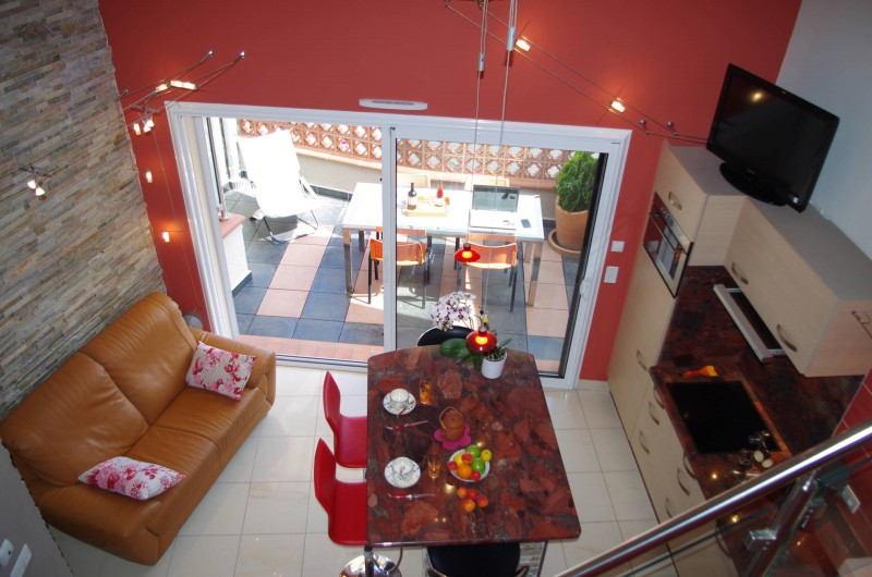 Location de vacances - Gîte à Cerbère - Cuisine avec accès direct sur la terrasse