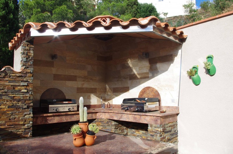 Location de vacances - Gîte à Cerbère - Cuisine extérieure et commune avec 2 planchas