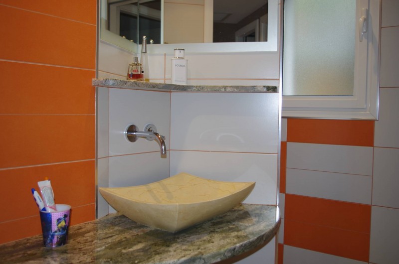 Location de vacances - Gîte à Cerbère - Salle d'eau avec douche à l'italienne spacieuse