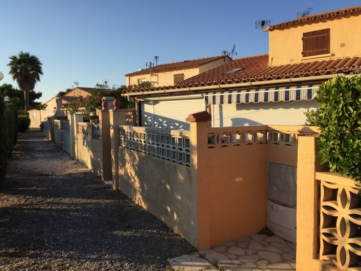 Location de vacances - Villa à Le Barcarès - Entrée sur la terrasse