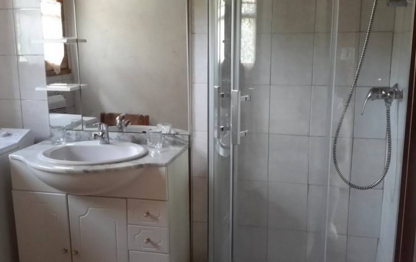 Location de vacances - Studio à Durfort-et-Saint-Martin-de-Sossenac - salle douche