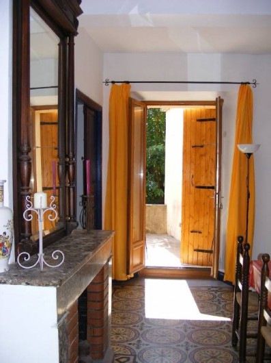 Location de vacances - Maison - Villa à Sorède - Salle à manger, accès à la terrasse