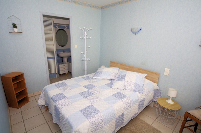 Location de vacances - Gîte à Faycelles - Chambre avec salle d'eau du gîte 37 m²
