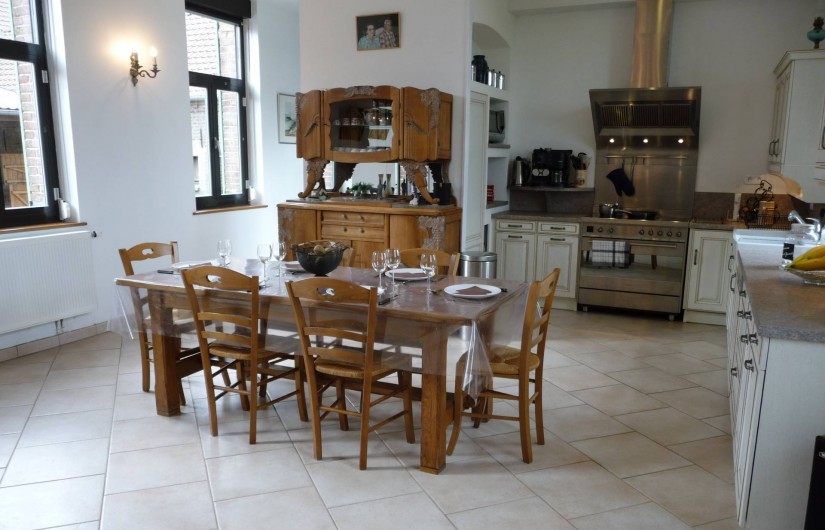Location de vacances - Gîte à Mons-Boubert - La cuisine et son piano de cuisson