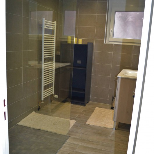 Location de vacances - Gîte à Ribeauville - Salle de bain avec douche à l'italienne