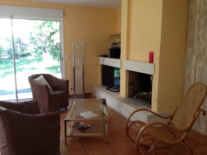 Location de vacances - Maison - Villa à Arpaillargues-et-Aureillac - séjour-cuisine- TV