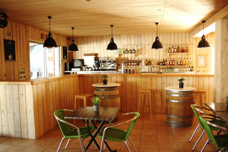 Location de vacances - Camping à Le Barcarès - Le bar entièrement rénové pour encore plus de bons moments au Soleil Bleu !
