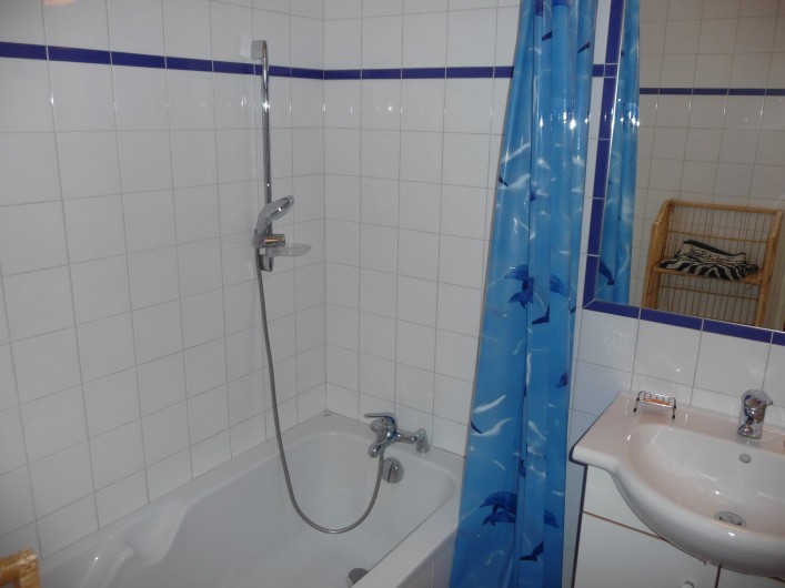 Location de vacances - Gîte à Aubres - Salle de bain baignoire