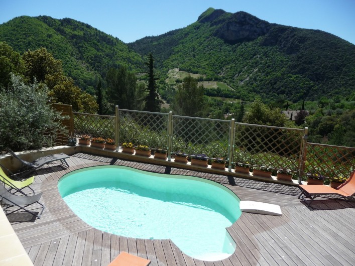 Location de vacances - Gîte à Aubres - Vue piscine