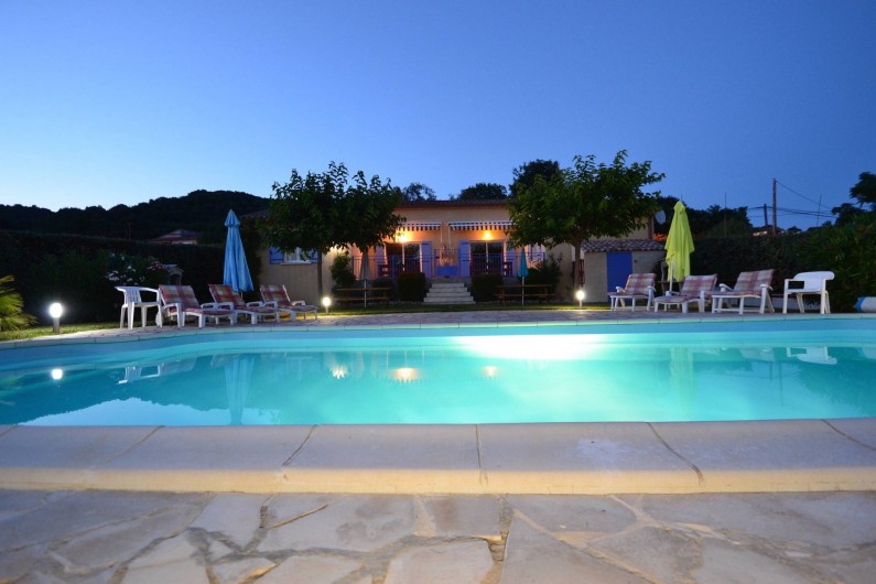 Location de vacances - Villa à Saint-Martin-d'Ardèche - se baigner au milieu de la nuit.......