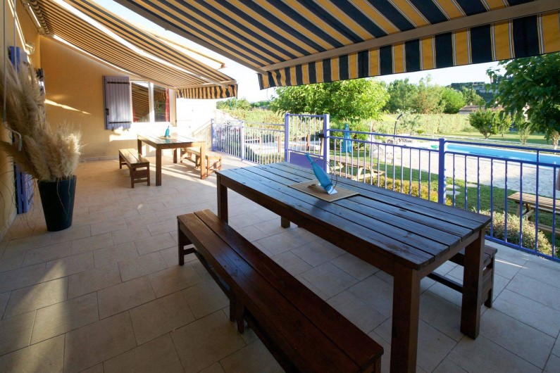 Location de vacances - Villa à Saint-Martin-d'Ardèche - la terrasse ombragée