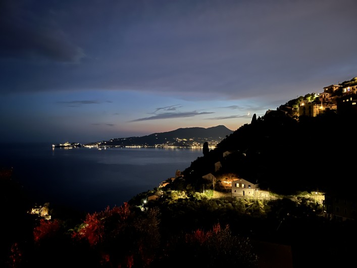 Location de vacances - Villa à Zoagli - La nuit sur la baie de Portofino de la terrasse a diner