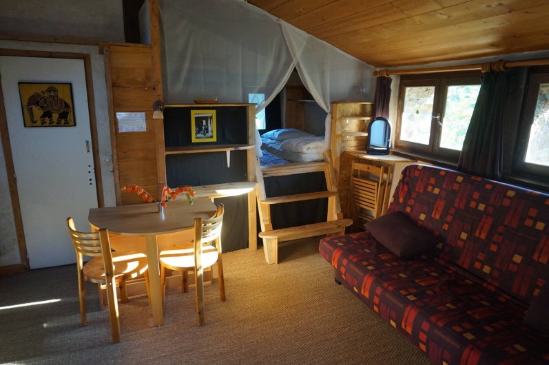 Location de vacances - Camping à Saint-Julien-du-Gua - L’intérieur du gîte « jardin »