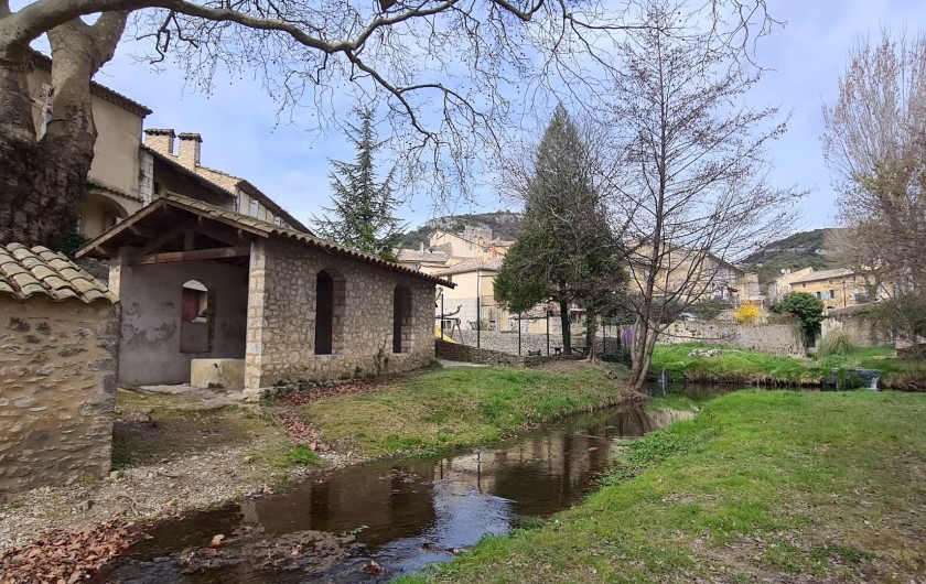 Location de vacances - Appartement à Saint-Montan - place Poullalé Saint Montan