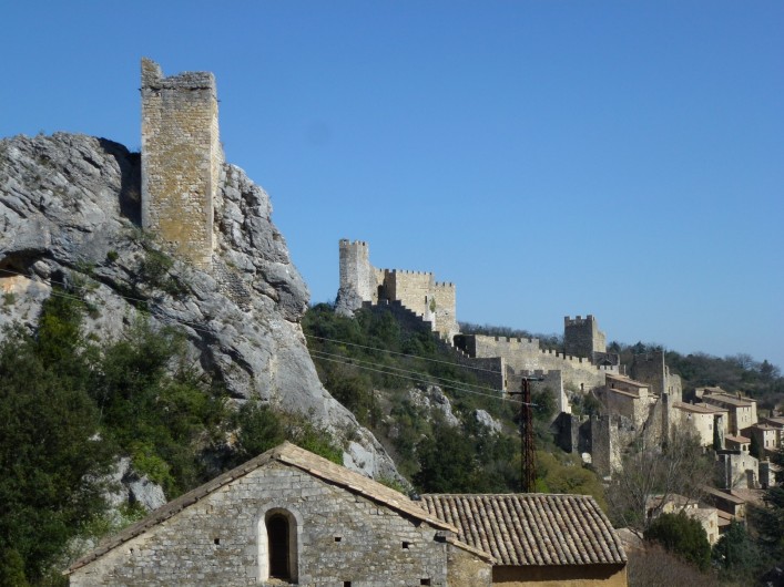 Location de vacances - Appartement à Saint-Montan - Pigeonnier- Eglise San Samonta - classé monument historique- Sant Montan