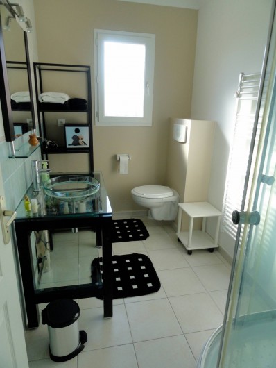 Location de vacances - Villa à Rousson - Une des deux salles de douche